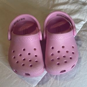 toddler pink crocs